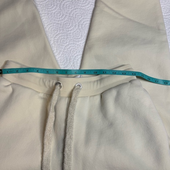 Ami Cream Pocket Detail - Picture 13 of 16